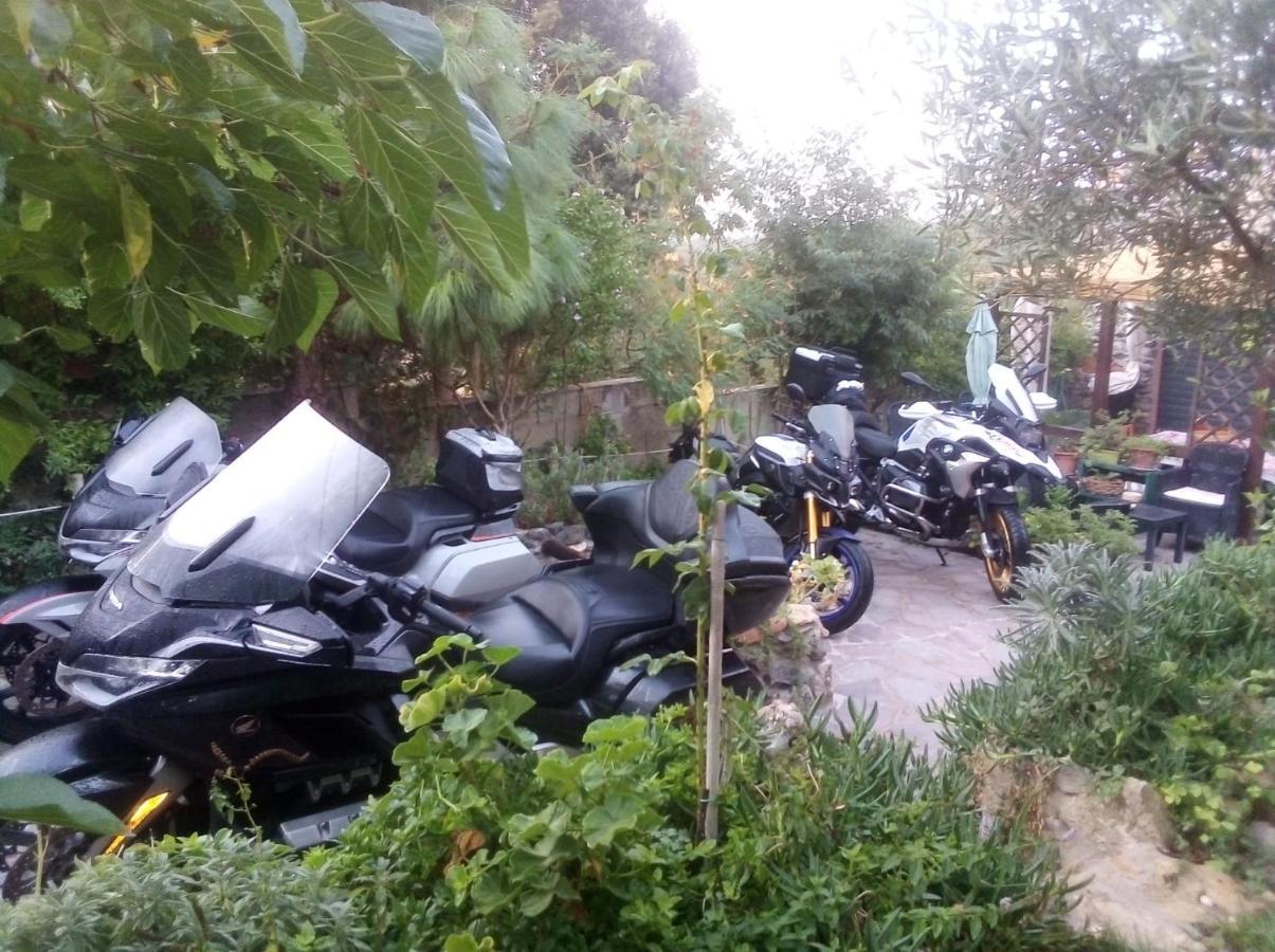 Belli come il Sole Serri Esterno foto