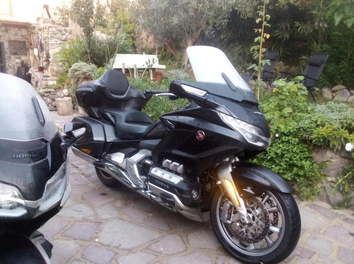 Belli come il Sole Serri Esterno foto